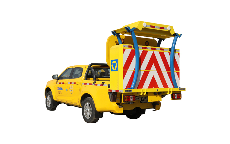 Hydraulisk sylinder for antikollisjon bufferkjøretøyskilt